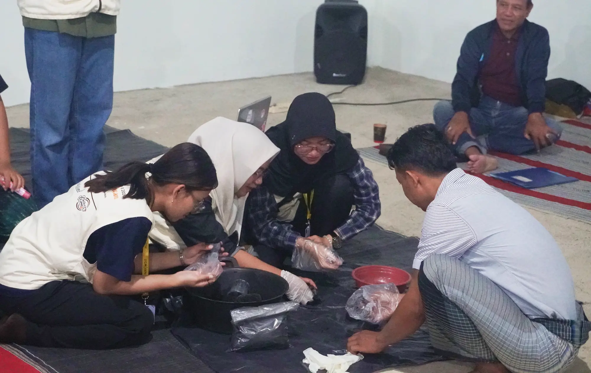 Sesi Praktik Pembuatan Briket